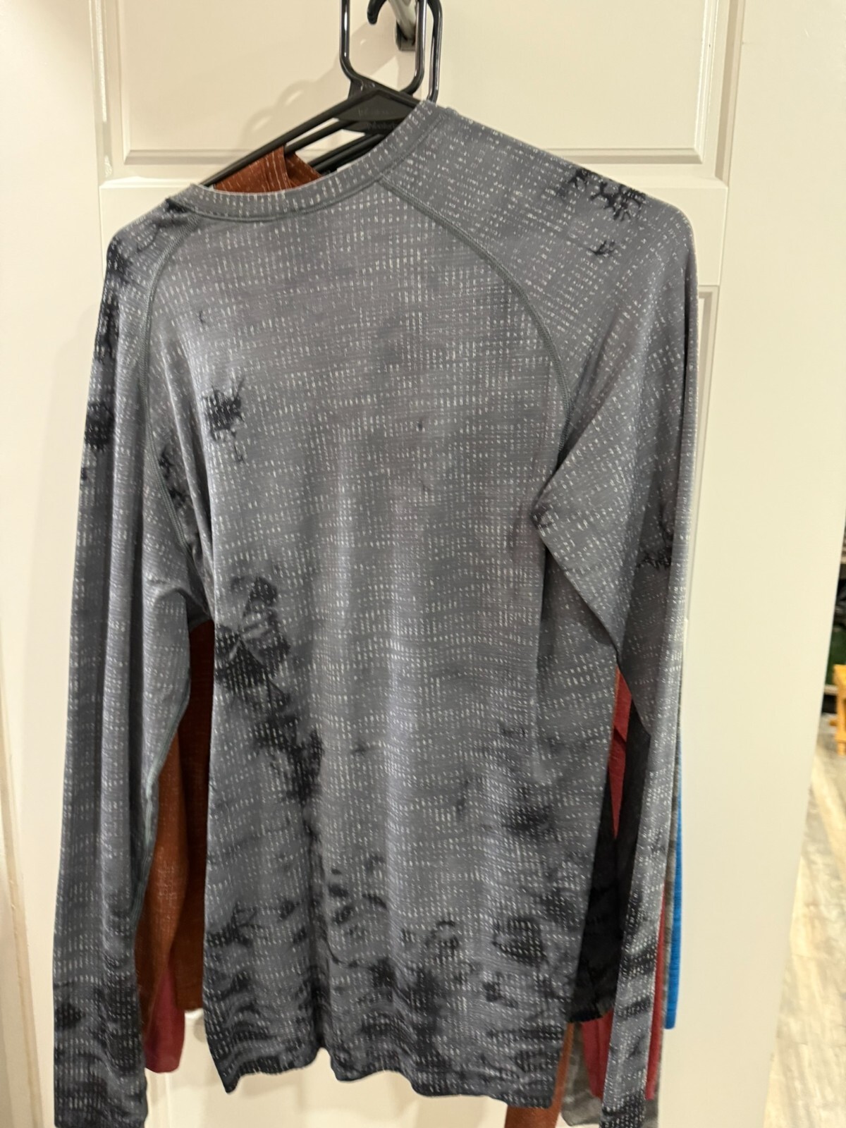 Lululemon Men's Long Sleeve Shirt Size Medium Grey and Black swirl color gallery