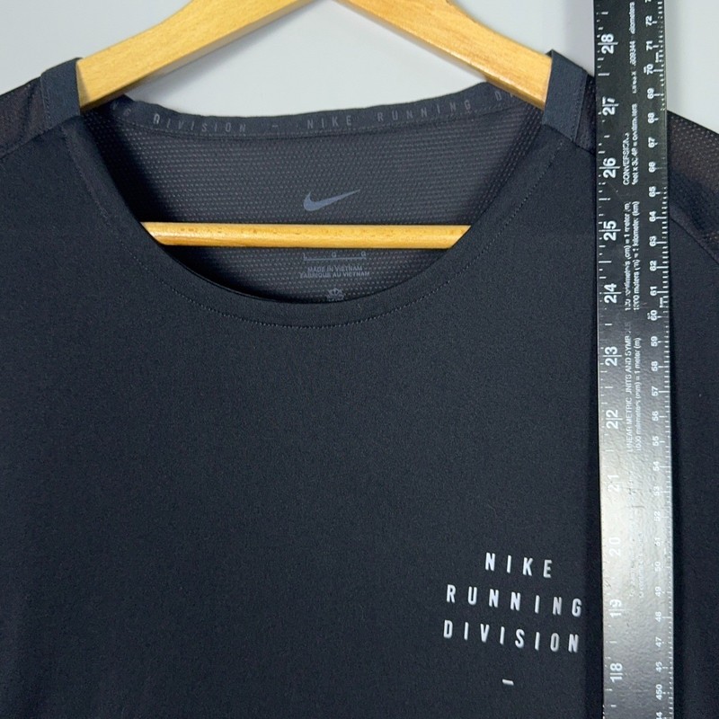 Nike Running Division Rise 365 T-shirt Mens Large Black Athletic Gorpcore Gym gallery