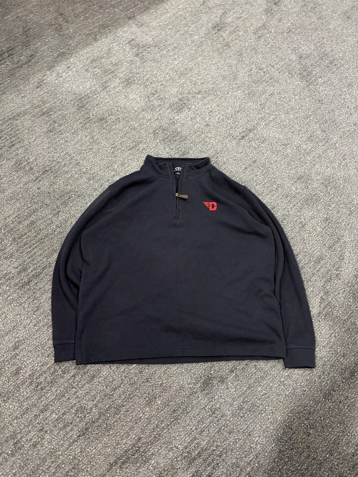 Men’s Large Sports Team Logo Graphic Quarter Zip Made of Cotton. Size Large gallery