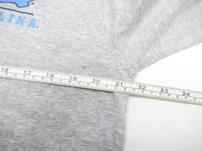 *NWOT* OFFICIALLY LICENSED CHAMPION "UNC TARHEELS" COTTON LONGSLEEVE TEE. LARGE gallery