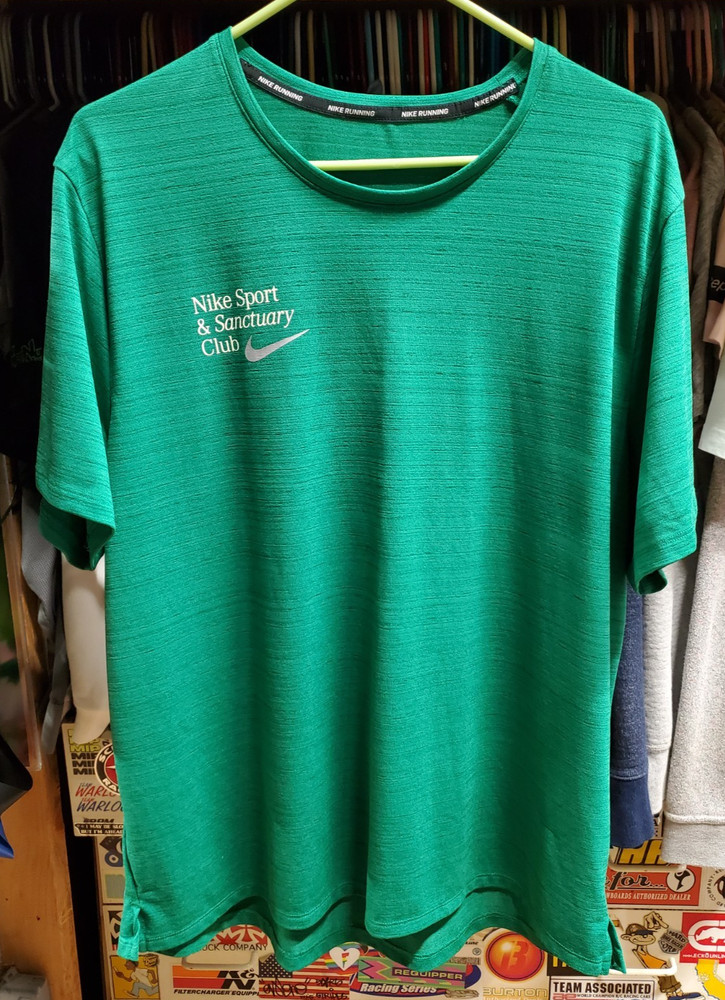 NIKE RUNNING SANCTUARY CLUB Green Dri FIt " PEACE AT OUR PACE " Size XL T Shirt
