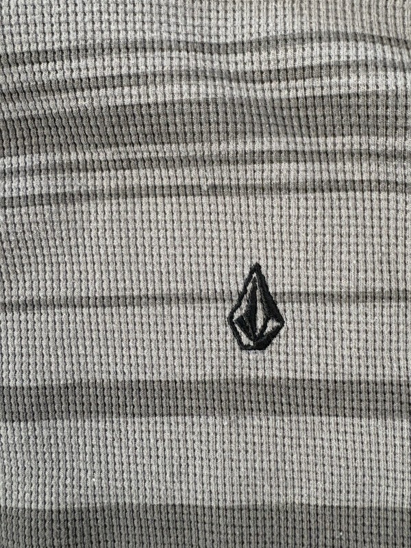 Y2K Volcom Thermal Long sleeve- Slim Fit Large gallery