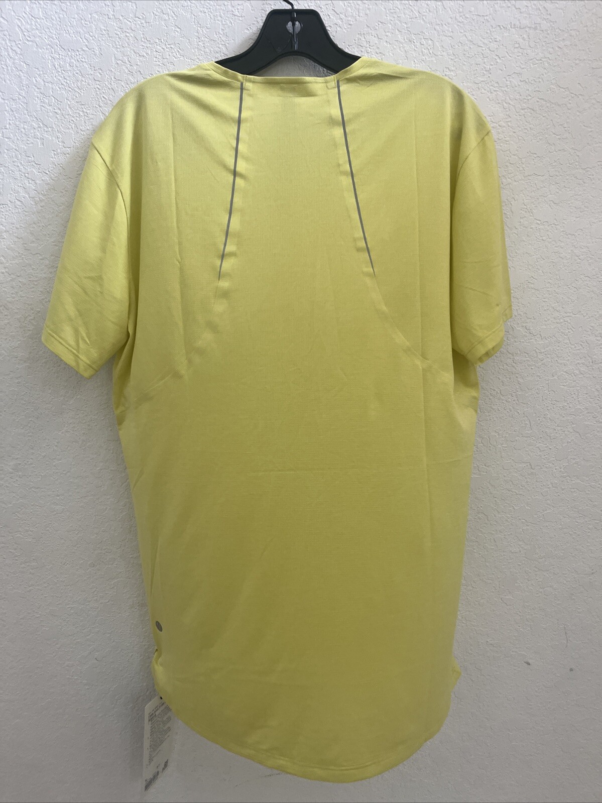 Lululemon Slim Fit Quickly Dry Short Sleeve (medium) gallery