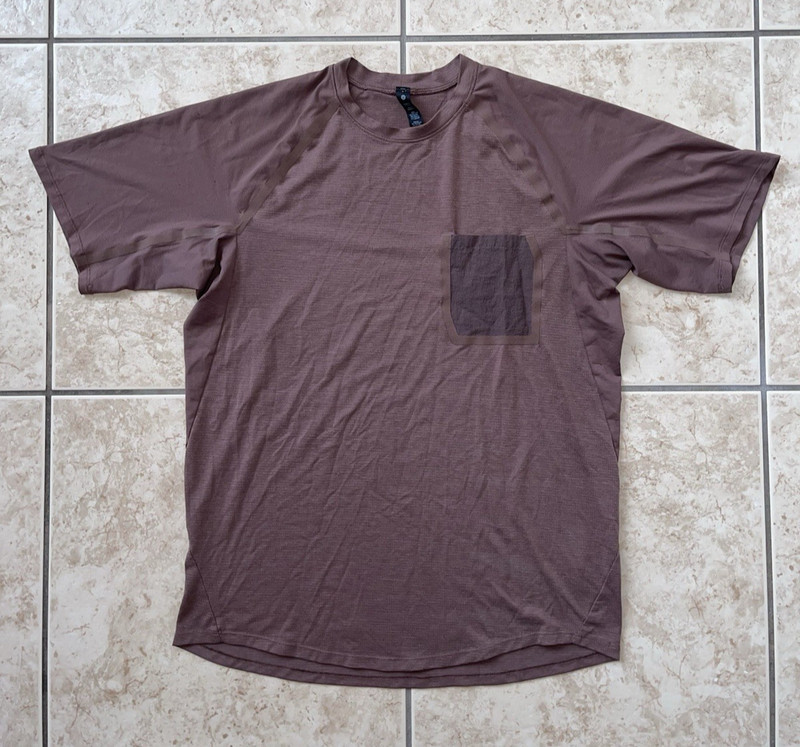 Lululemon Mens Ventilated Hiking Short Sleeve Small Pocket Running Gym Sport Top gallery