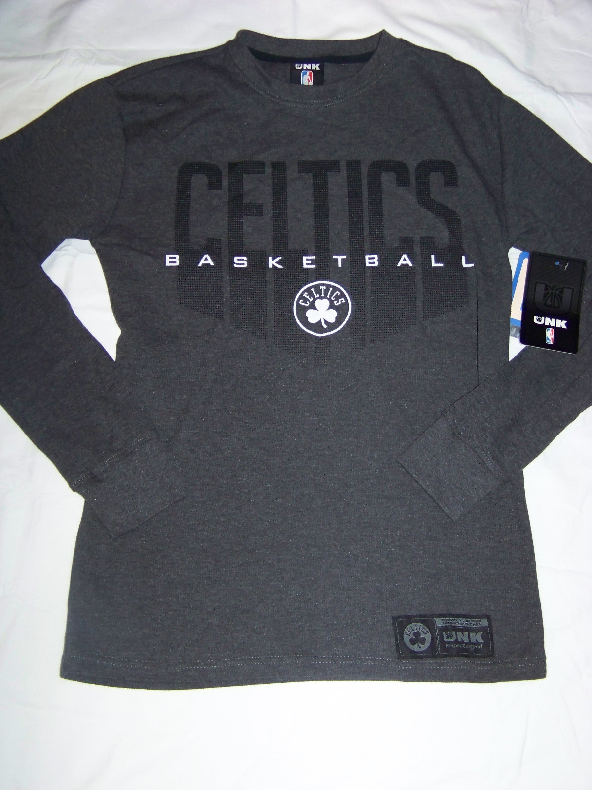 UNK Men's Boston Celtics Long Sleeve Shirt NWT Small gallery