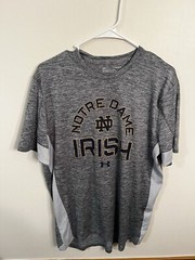 Under Armour Notre Dame Men’s Medium Heat Gear Loose Fitting Tee Gray White