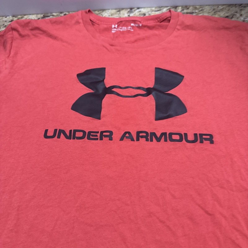 Under Armour Shirt men’s Size Medium good condition see pictures gallery