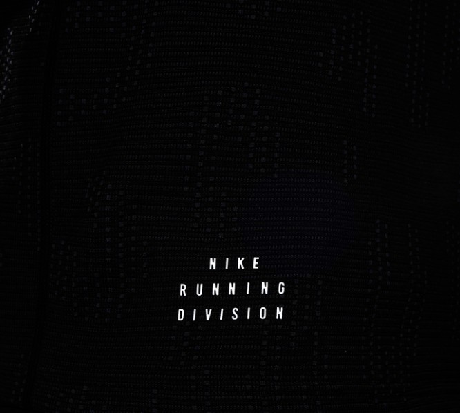 $150 Nike Running Division Half Zip Pullover Men’s Sz M Black Repel (FZ1121-010) gallery