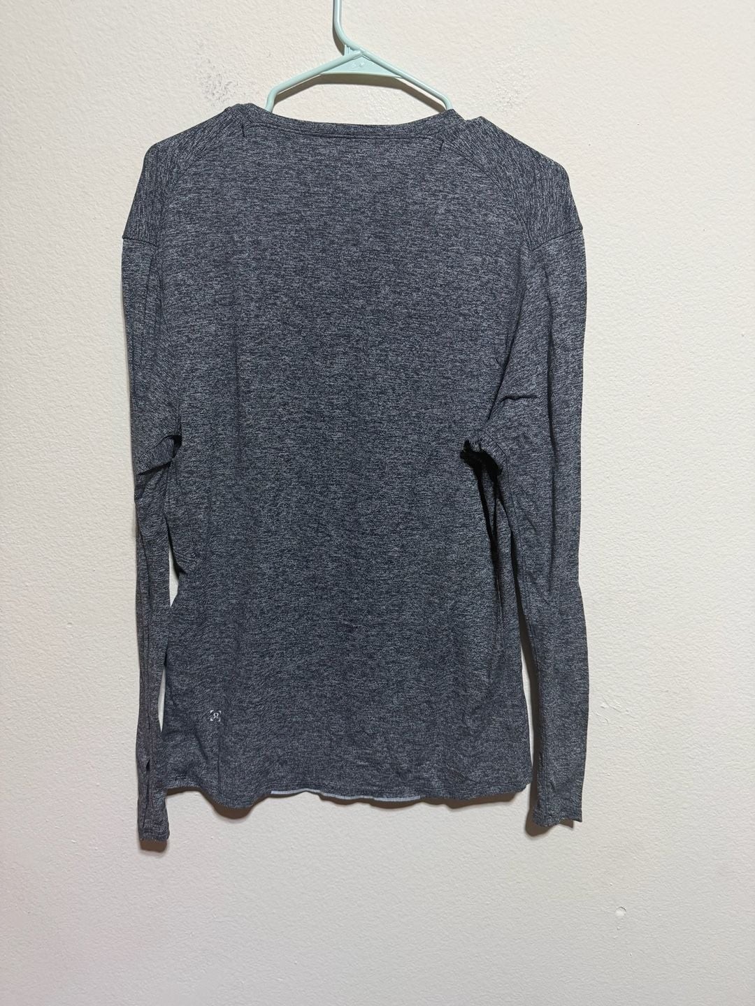 Lululemon Men's Surge Warm Long Sleeve Heathered Gray Performance Shirt gallery