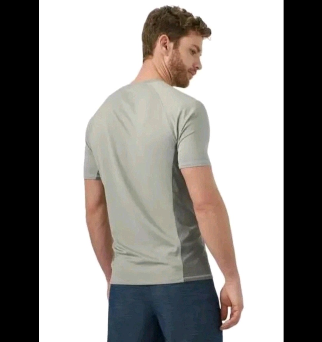 SeaDoo Men's Short Sleeve Performance Rashguard, Smoke, Size Med, NWT gallery