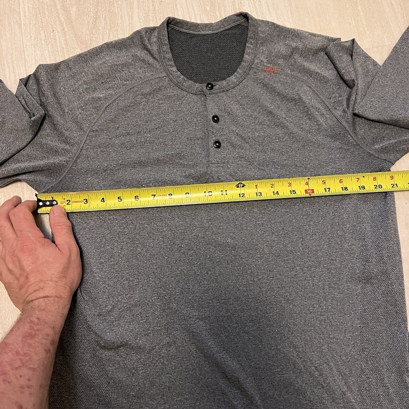 Lululemon Men's Henley Long Sleeve Size Large. Bin K-23 gallery