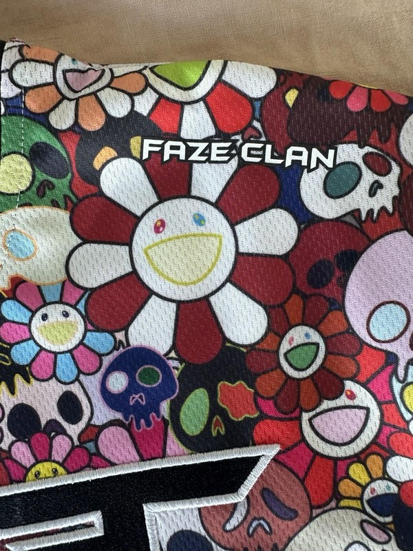 FaZe Clan Takashi Murakami V-Neck Multicolor Graphic Jersey T-Shirt Men L gallery
