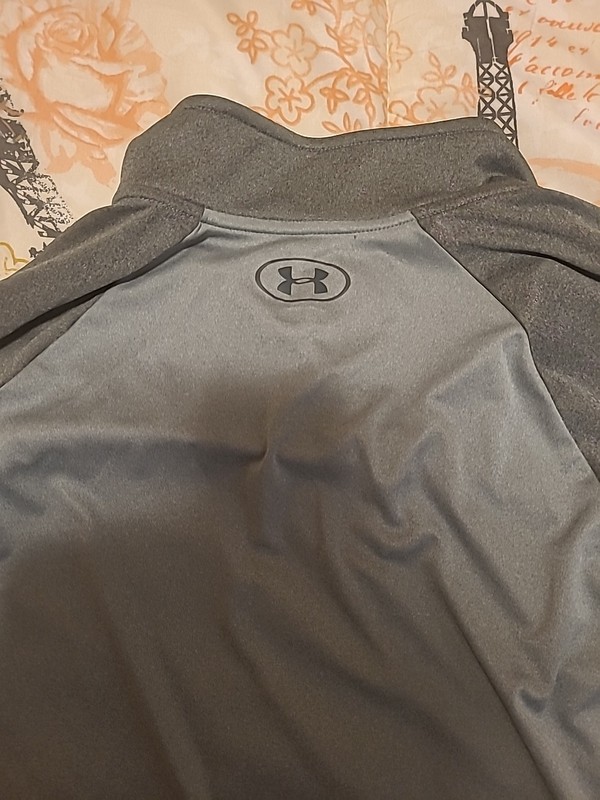 Under Armour Mens Large Lightweight Pullover Long-sleeved Gray Shirt gallery