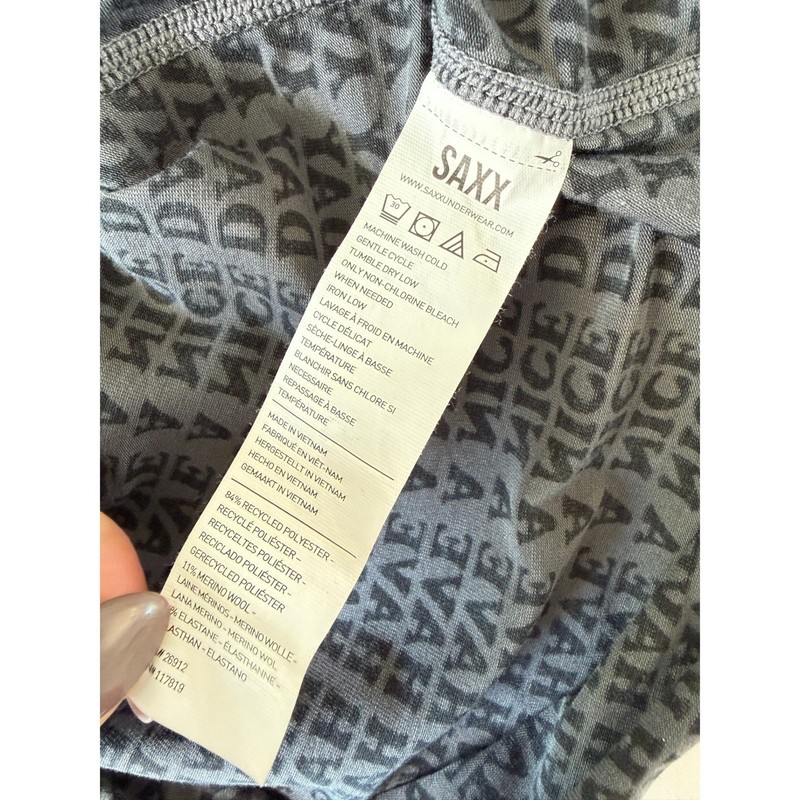 SAXX Viewfinder Half-Zip Mens Medium M Gray Merino Wool Blend Base Layer gallery
