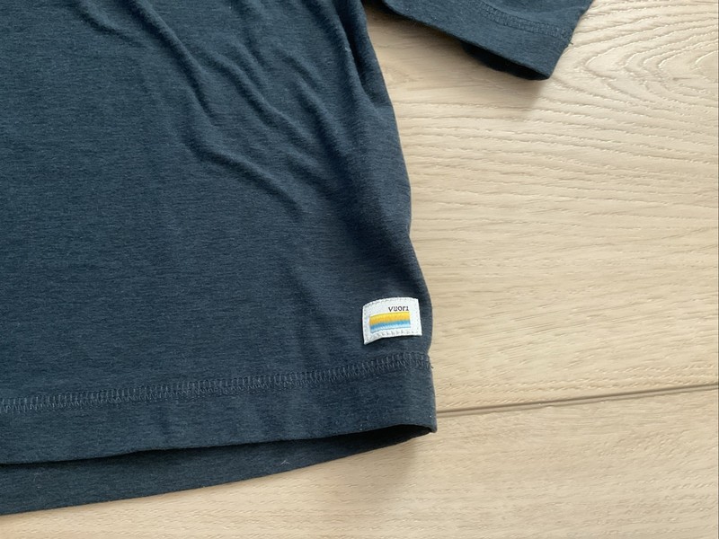Vuori Strato Tech Long Sleeve Performance Tee Blue Men’s L gallery