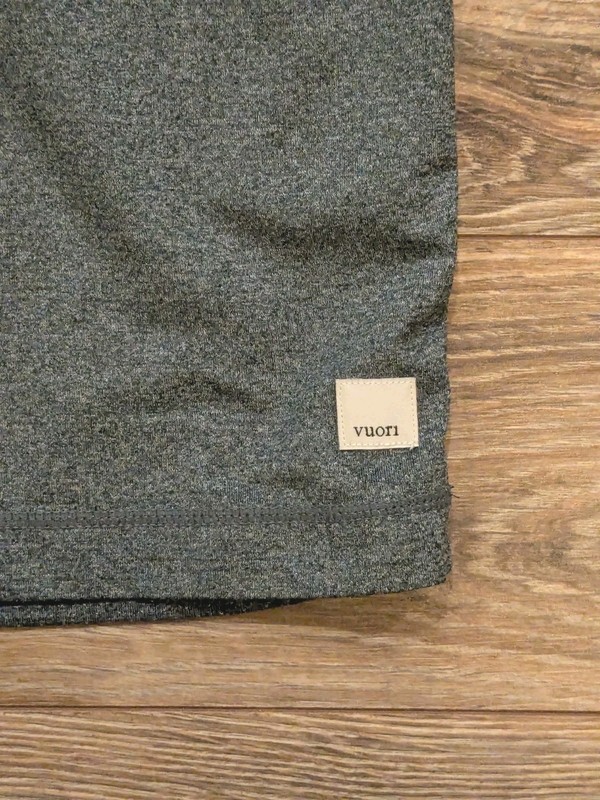 Vuori Tradewind Performance Pocket Tee Mens Gray SS Crew Neck - L EUC gallery