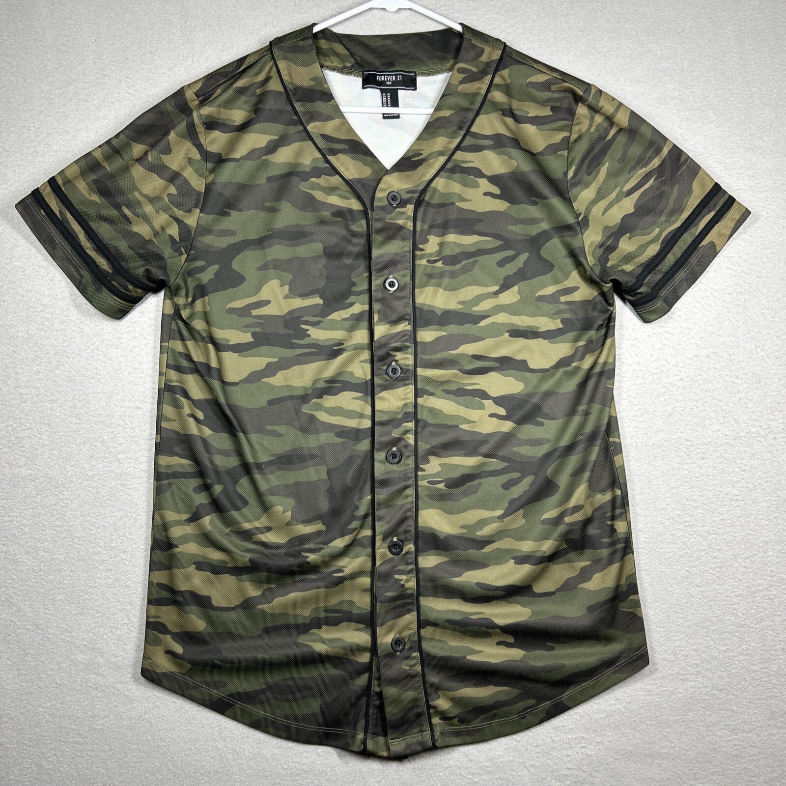 Forever 21 Camo Baseball Jersey Men’s M Green Forest Camouflage gallery