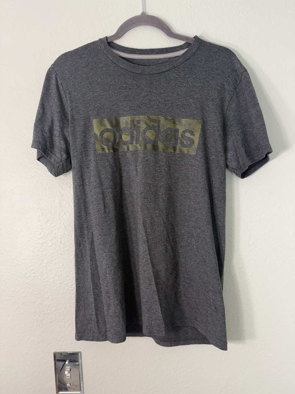 Adidas Men’s The Go-To Performance Tee - Camo Grey Size Medium gallery