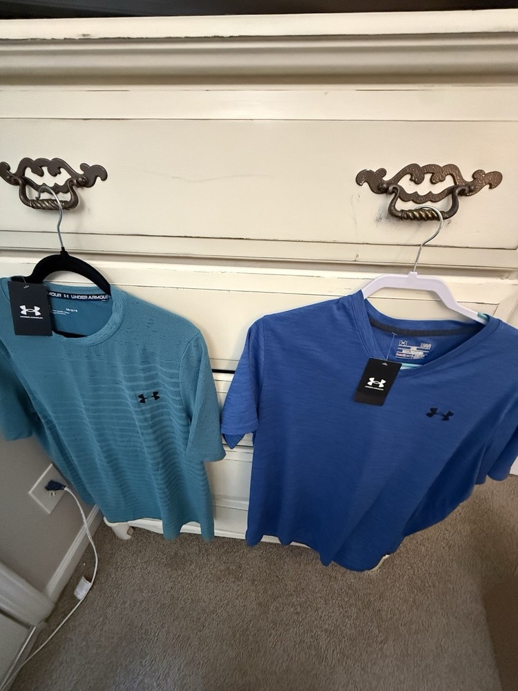 Under Armour Men's Blue Short Sleeve Crew & vneck Lightweight Logo Tee L(2)