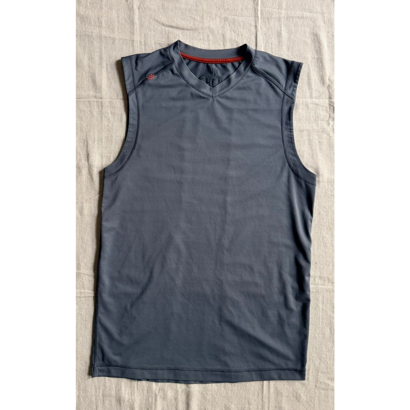 Rhone AG47 Silver Tech Sleeveless Shirt Tank Top Grey Mens M Workout V-Neck Gym gallery