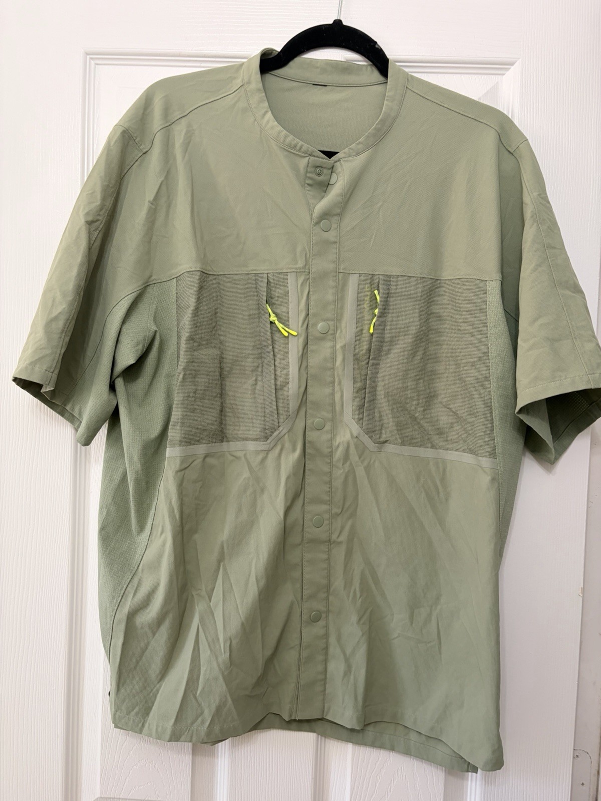 Lululemon Men’s Water Repellent Hiking Short Sleeve Shirt Size L Laurel Green gallery