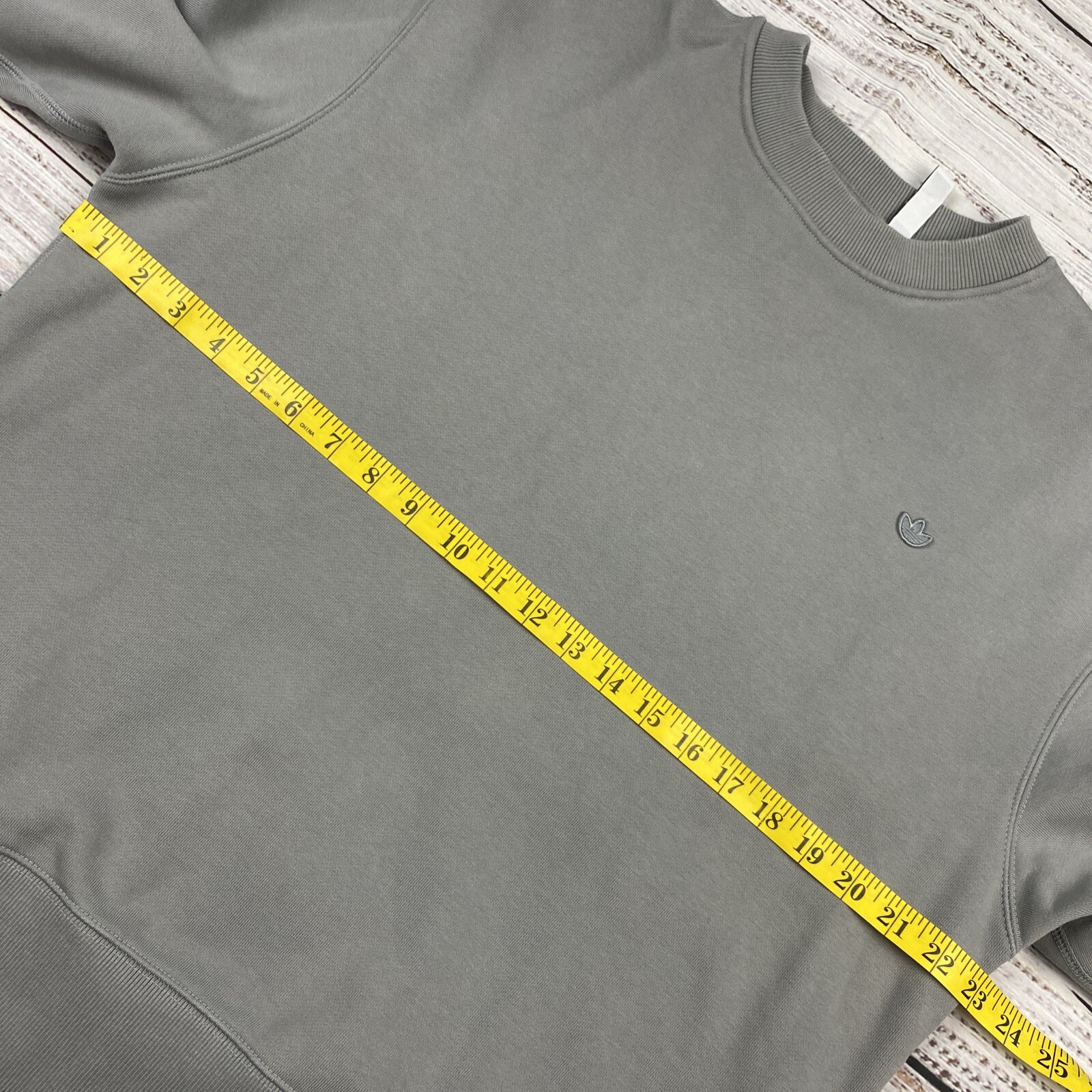 Adidas Adicolor Trefoil Crewneck Sweatshirt M Classic Look Soft Top Gray EUC gallery