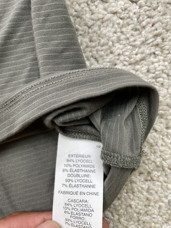 Vuori Linear Tech Tee Shirt Men's Small Gray Striped V196 Travel Workout Pocket gallery
