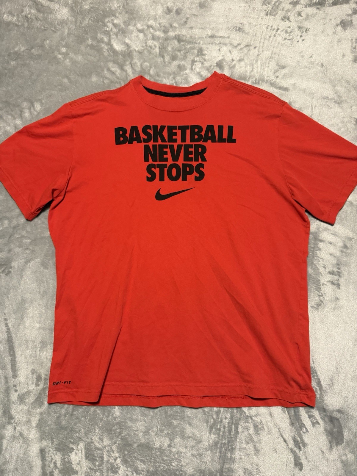 Men’s Nike Basketball Dri-Fit Shirt Size XL Red Short Sleeve Tee gallery