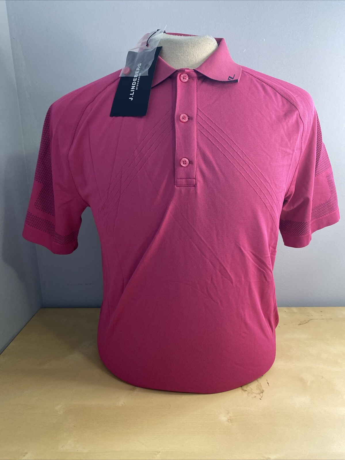 J. Lindeberg Men's SAM SEAMLESS GOLF POLO Shirt Medium Fuchsia Purple NEW NWT gallery