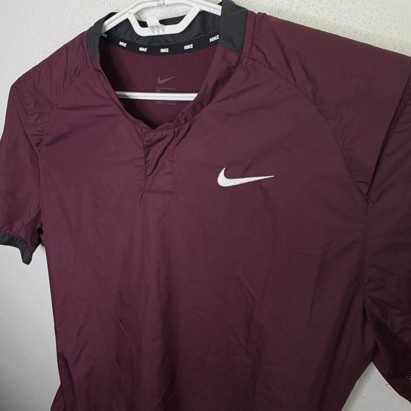 Nike Short Sleeve Windshirt Pullover Maroon Men’s Large BQ3237-669 gallery