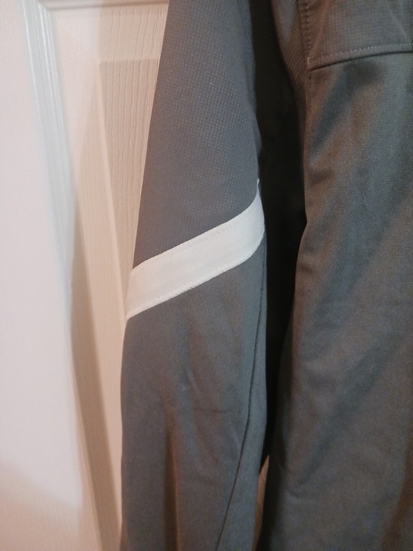 Under Armour Loose Coupe Medium Full Zip Soft Shell Jacket Free Shipping gallery