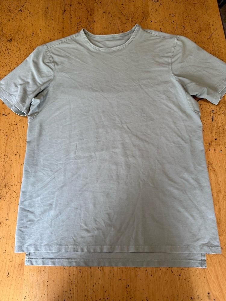 Lululemon The Fundamenta Large T-Shirt Mens Sage Green Crew Neck Short Sleeve