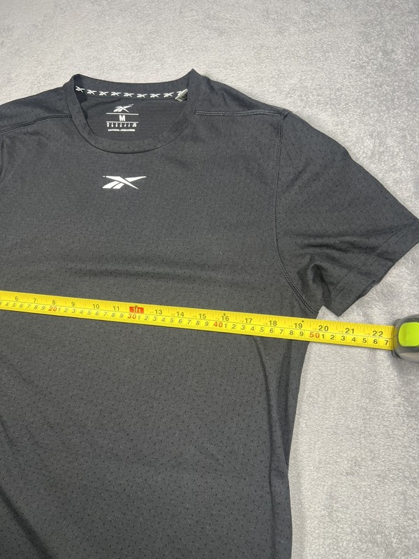 Reebok Men's Speedwick Tech Style Active Black T-Shirt Medium NWT gallery