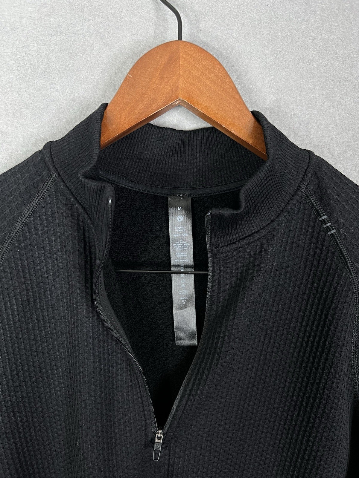 Lululemon Pullover Mens Medium Black Engineered Warmth Half Zip Stretch Gym gallery