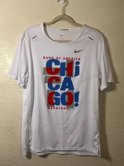 Men’s Nike Chicago Marathon 2023 Rise 365 Running Shirt, size Medium, FD2689