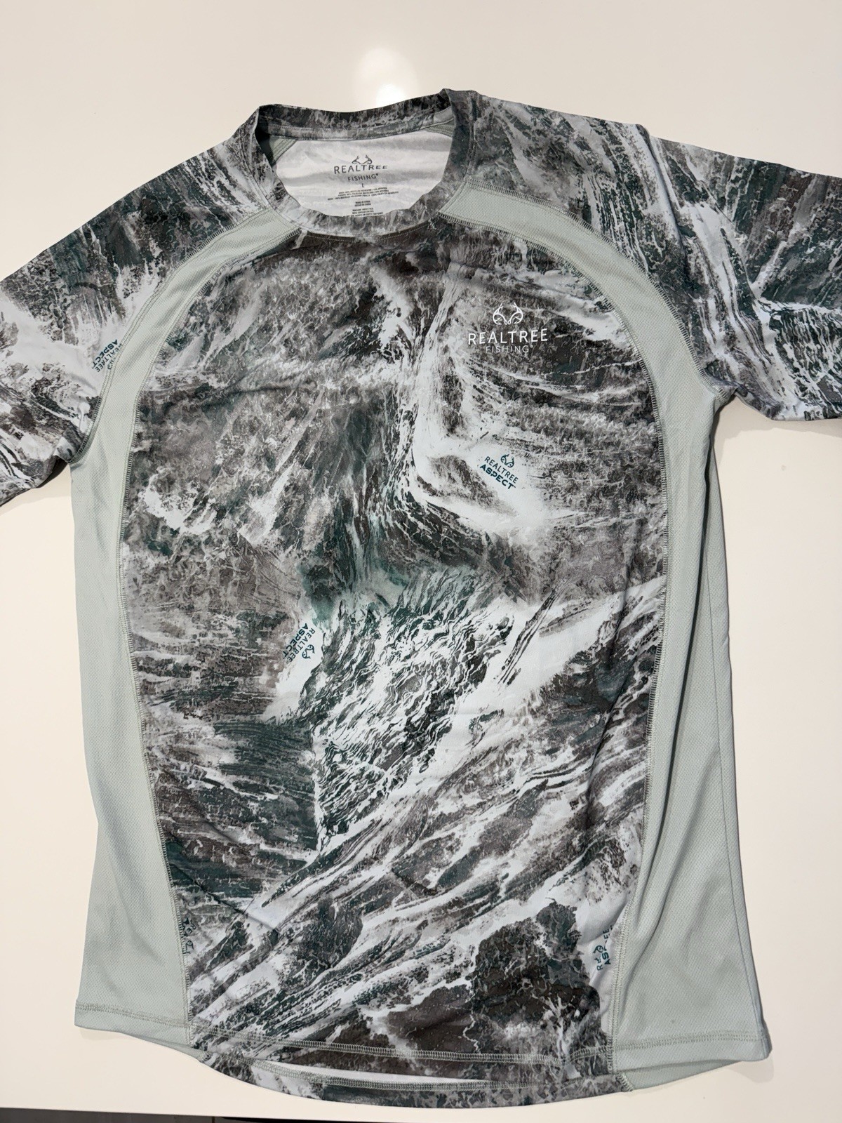 Realtree Fishing Performance Shirt L Camo Short Sleeve Stretch Mesh Panels NWOT gallery