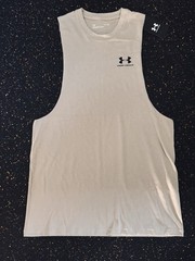 NWT Men’s Size S Under Armour Left Chest Cut Off Tank Top Shirt 1329286-203 $25