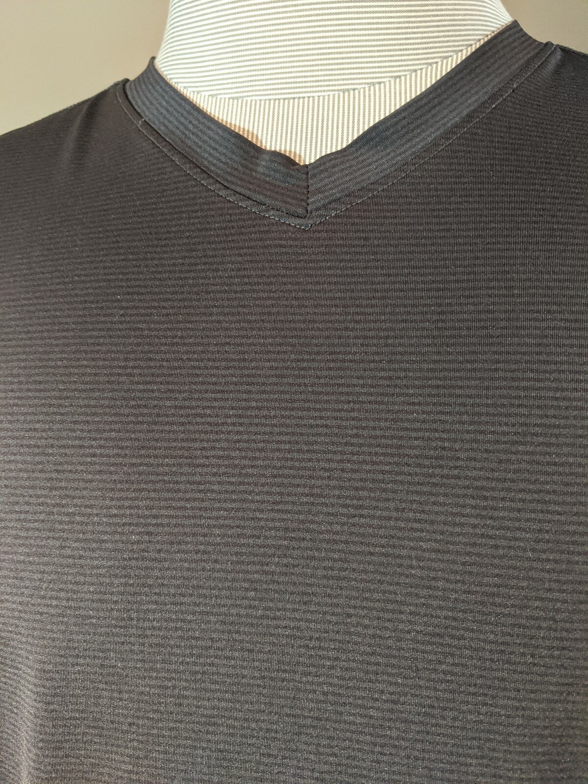 Mondetta Men's Medium Athletic V Neck Shirt gallery