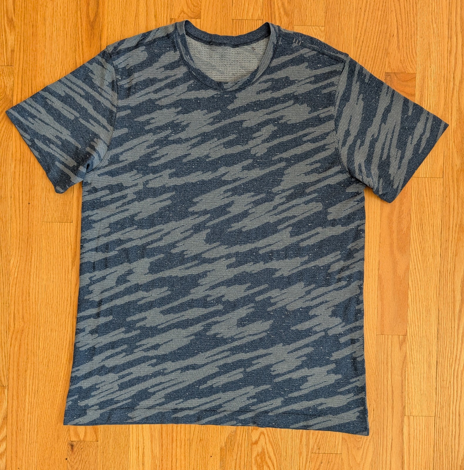 Lululemon Metal Vent Breathe Short Sleeve Shirt Scatter Surface Blue Men's Sz XL gallery