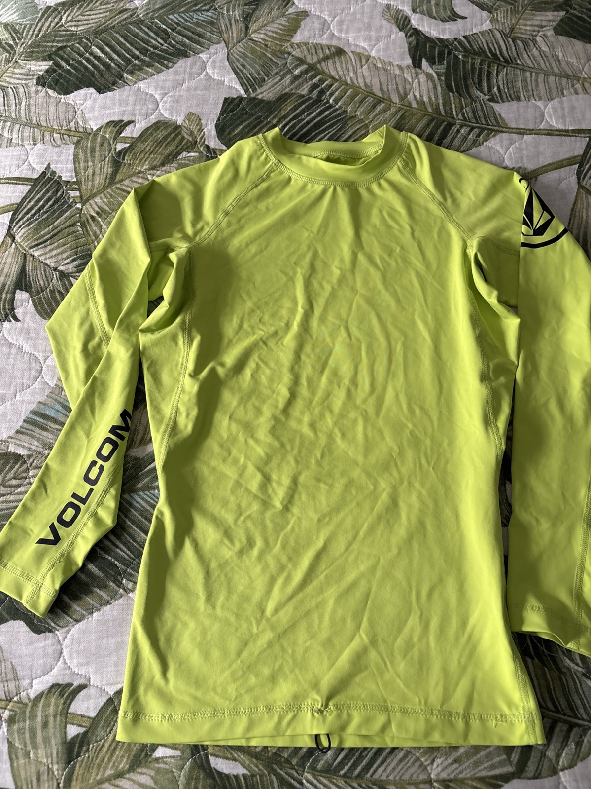 Volcom RashGuard Shirt Long￼SLEEVE SURFING SURFER Neon Green gallery