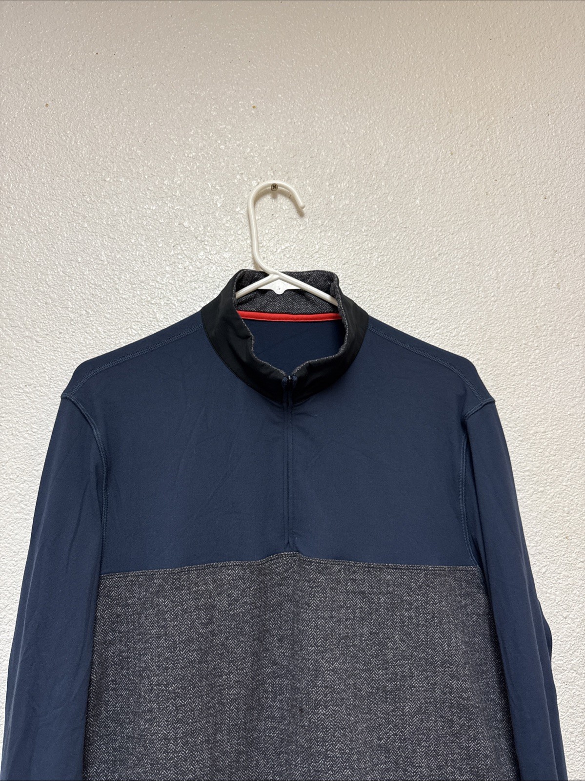 Lululemon Men’s Two Tone Blue Athletic 1/4 Zip Pullover Shirt Hidden Pocket Sz L gallery