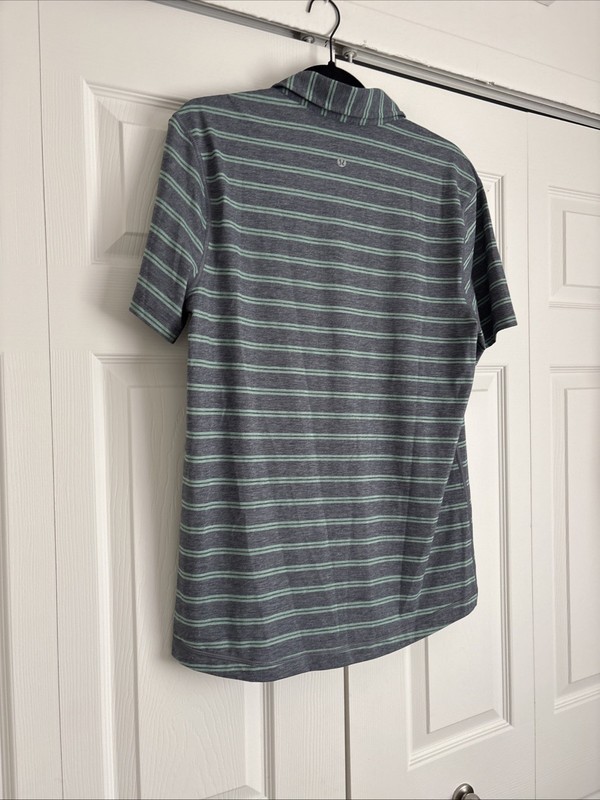 LULULEMON EVOLUTION POLO SHIRT IN BLUE GRAY STRIPE PATTERN SZ M gallery