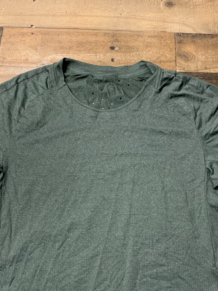Lululemon License To Train Shirt Mens Small Green Gym Cross Fit Training