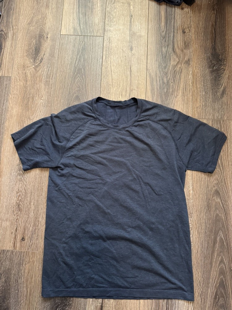 Lululemon Metal Vent Dark Blue Athleisure Yoga Performance Outdoors Mens Large