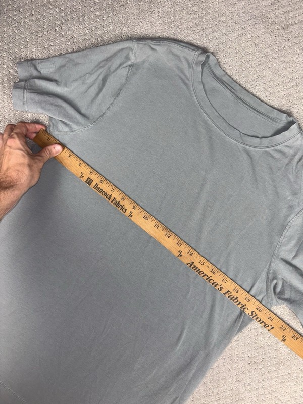 Vuori Current Tech Tee Shirt Mens Large V195 Grey Performance Athletic Stretch gallery