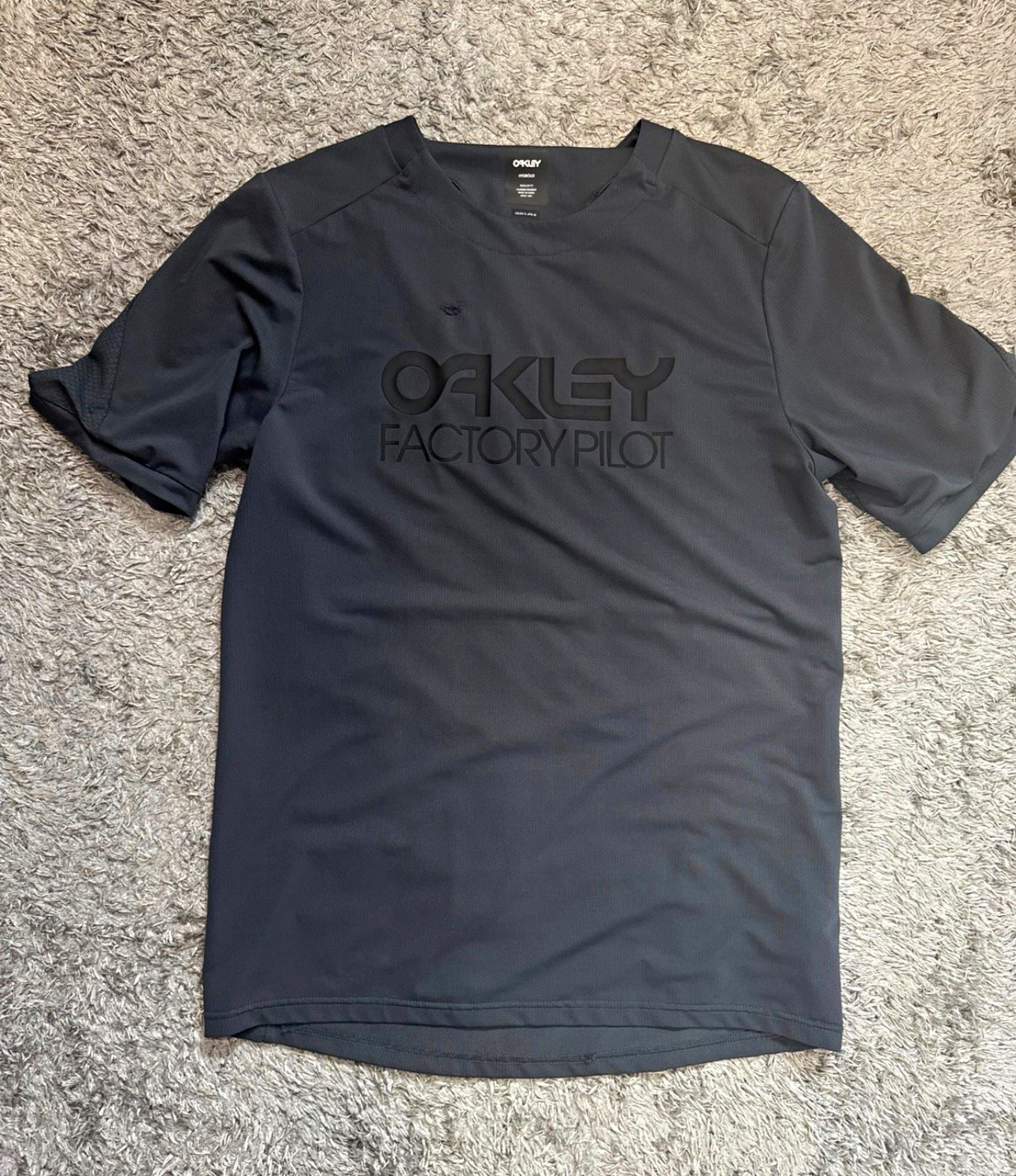 Men’s Small Oakley Grey Factory Pilot T shirt gallery