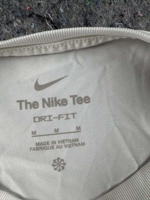 Nike Men’s Dri-Fit The Nike Tee Size Meduim White gallery