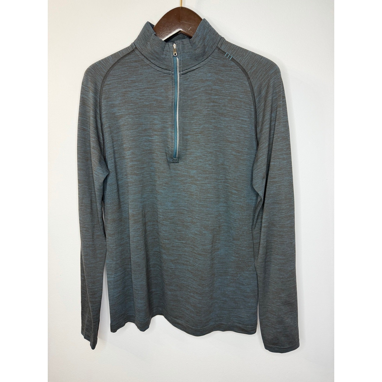 Lululemon Metal Vent Tech 1/2 Zip Mineral Blue / Nautical Navy Sz M gallery