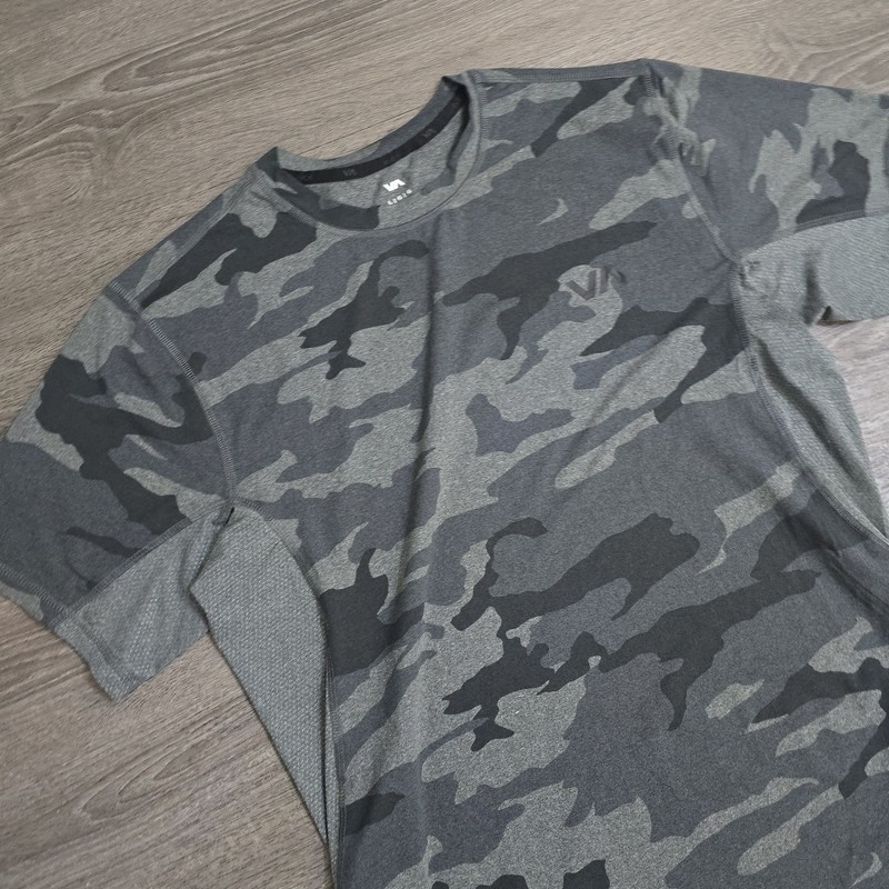 RVCA Performance Shirt Mens Large Gray Camouflage Short Sleeve Stretch Gym EUC gallery