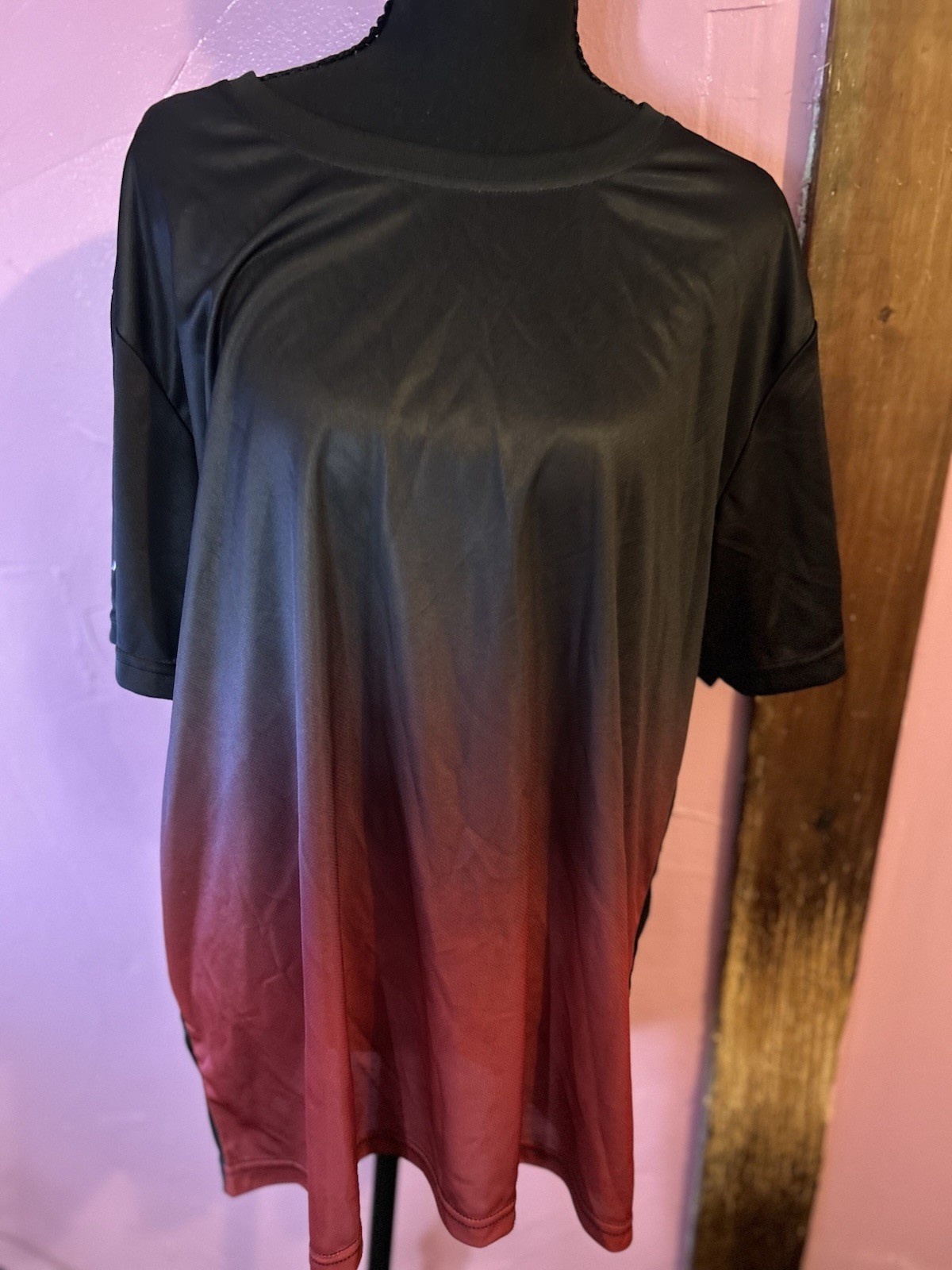 Men's XL Black/Red Gradient Crew Neck Short Sleeve Lightweight Polyester Tee gallery